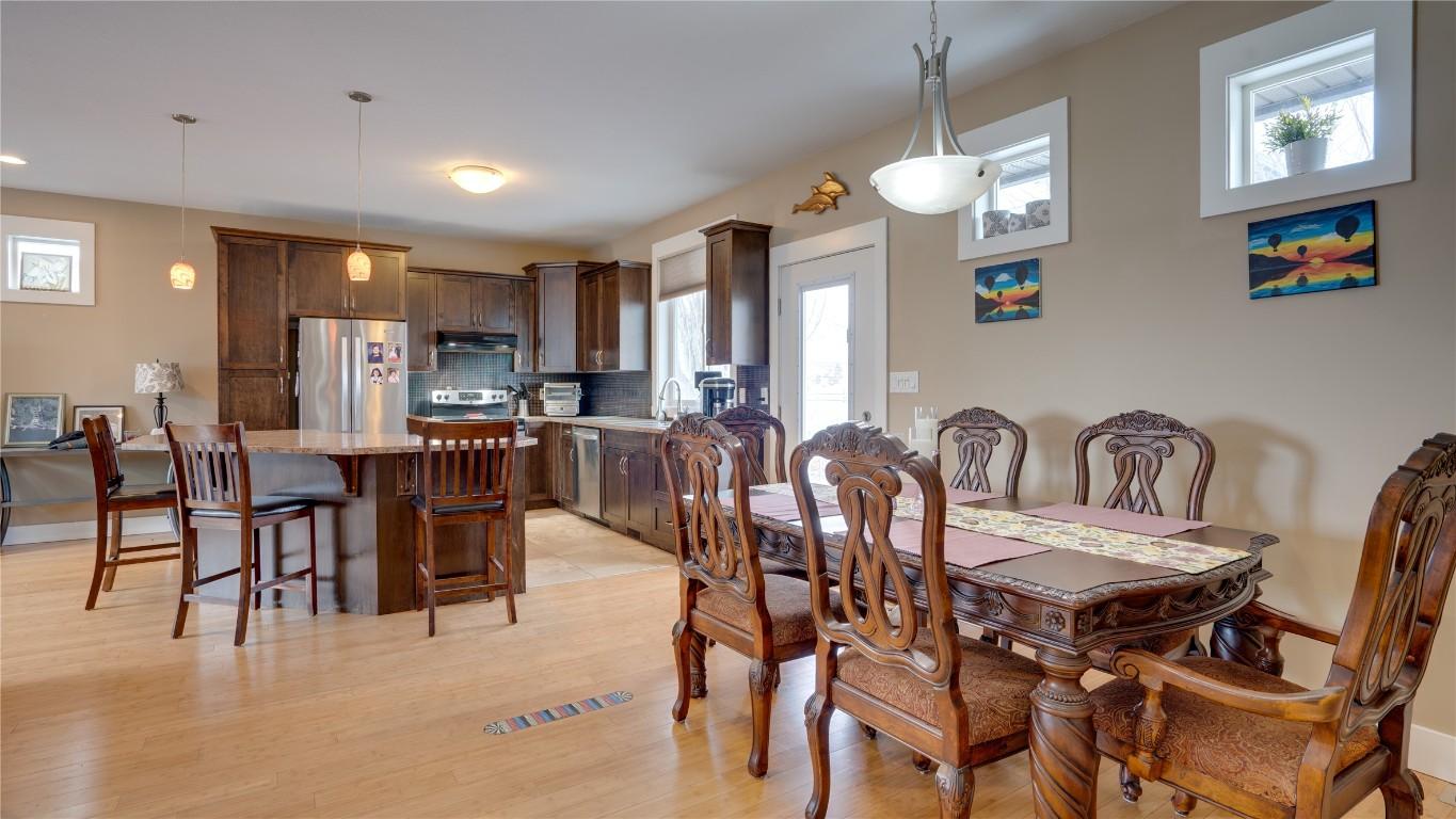 4406A 25 Street, Vernon, BC - Indoor Photo Showing Dining Room
