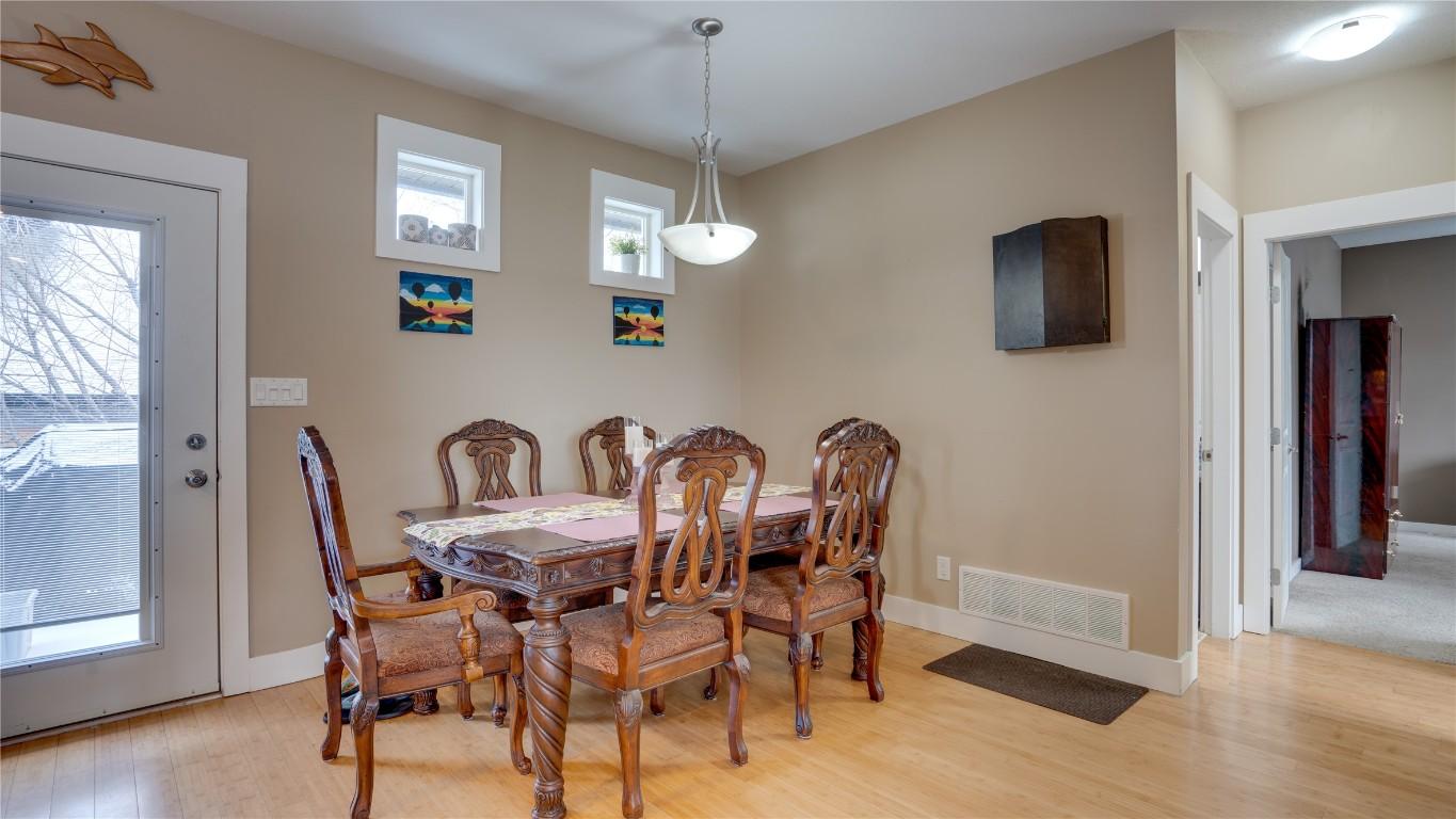 4406A 25 Street, Vernon, BC - Indoor Photo Showing Dining Room