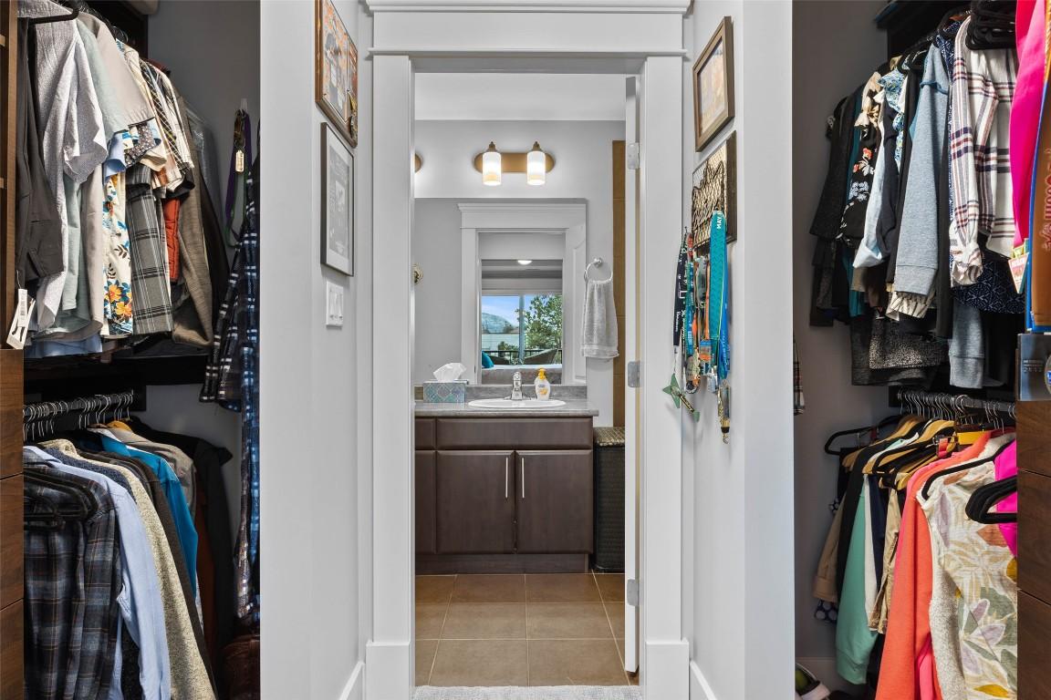 404-975 Victoria Street, Kamloops, BC - Indoor With Storage