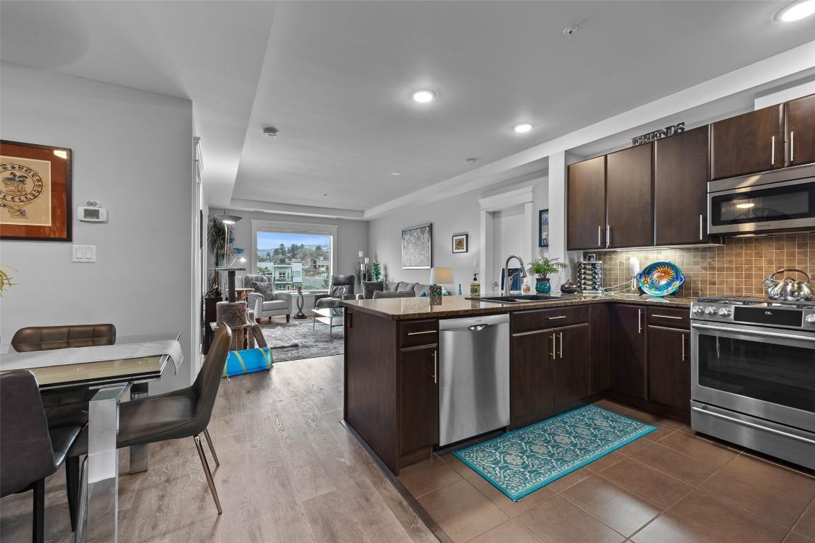 404-975 Victoria Street, Kamloops, BC - Indoor Photo Showing Other Room