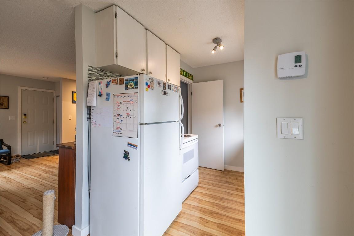 75-1605 Summit Drive, Kamloops, BC - Indoor Photo Showing Kitchen
