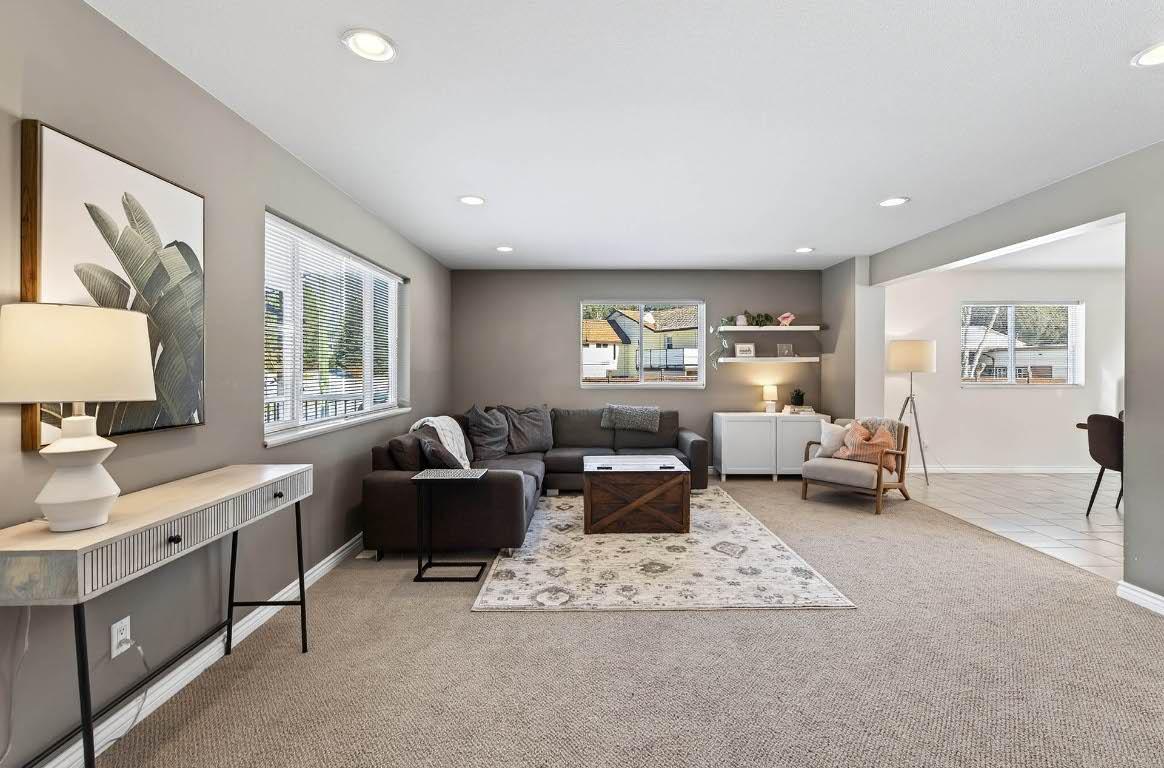 370 Wyndhaven Place, Clearwater, BC - Indoor Photo Showing Living Room