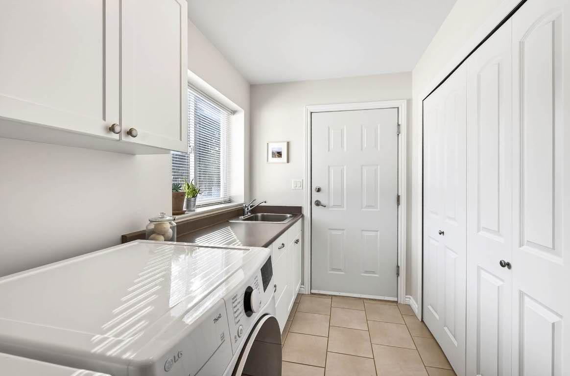 370 Wyndhaven Place, Clearwater, BC - Indoor Photo Showing Laundry Room