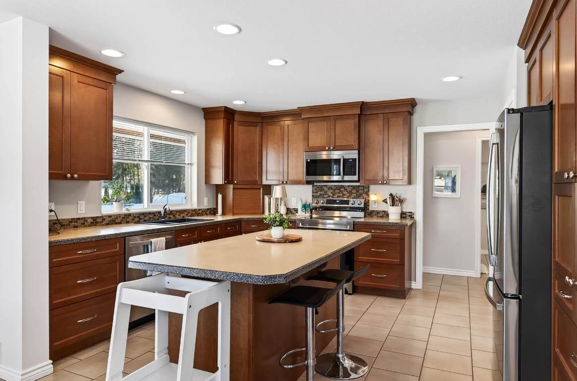 370 Wyndhaven Place, Clearwater, BC - Indoor Photo Showing Kitchen