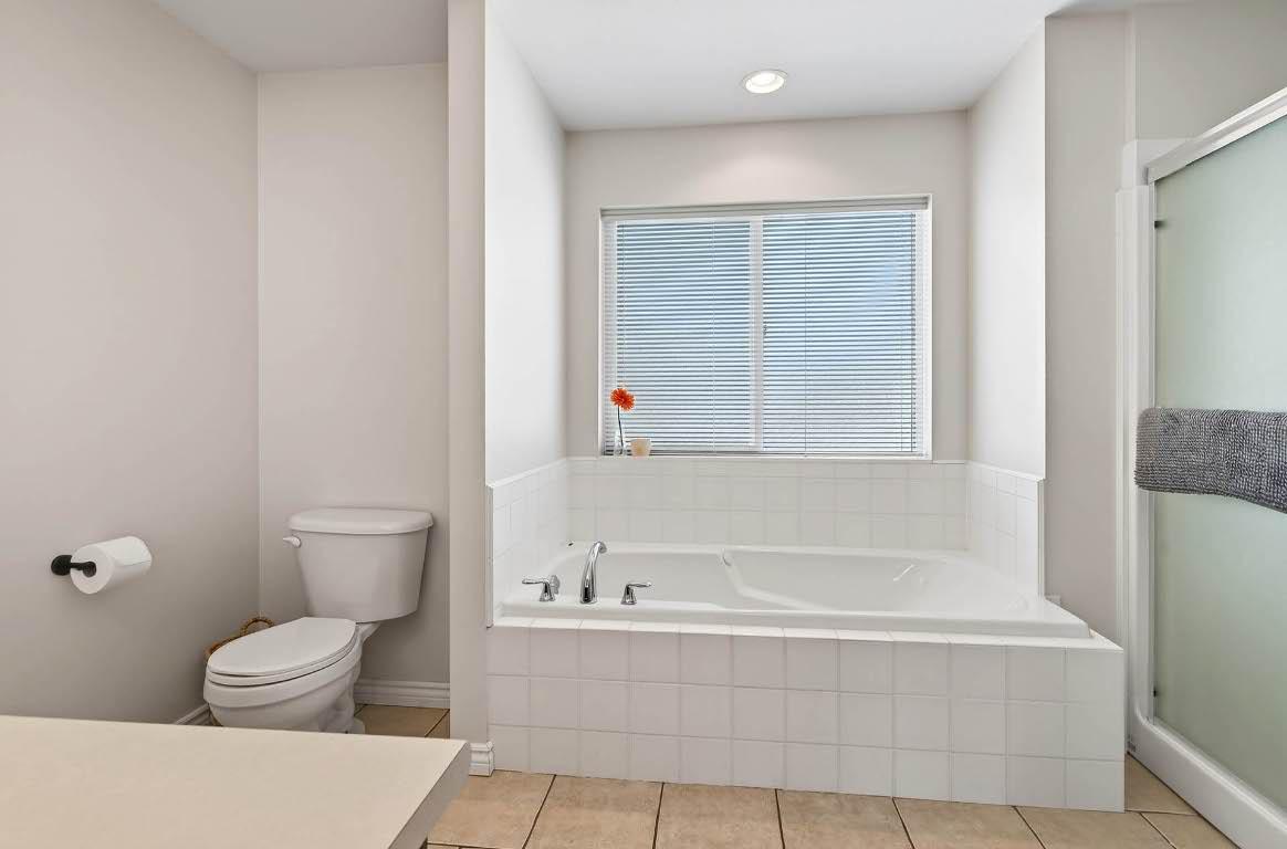 370 Wyndhaven Place, Clearwater, BC - Indoor Photo Showing Bathroom