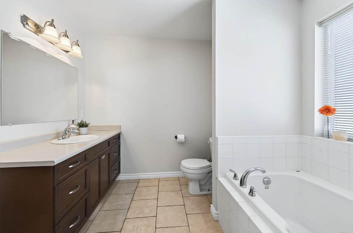 370 Wyndhaven Place, Clearwater, BC - Indoor Photo Showing Bathroom