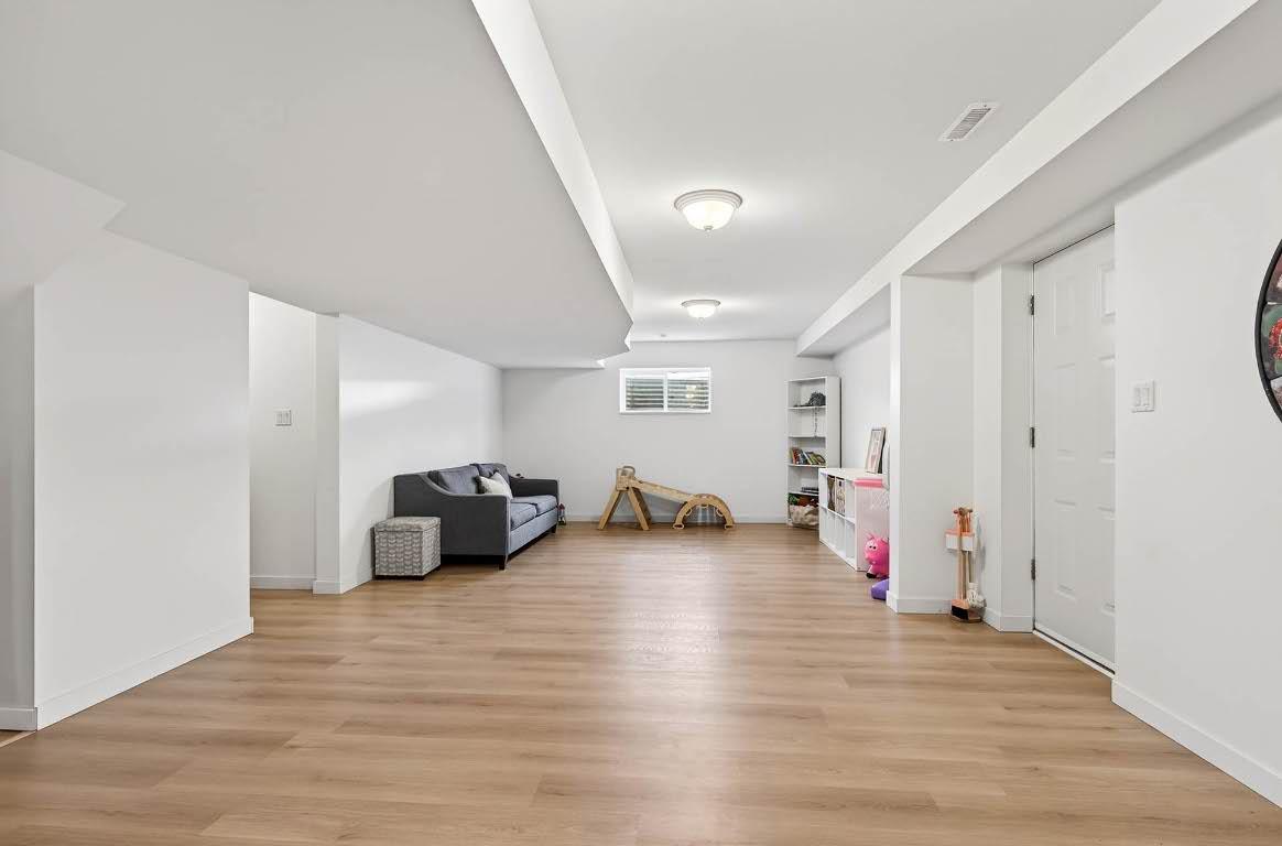 370 Wyndhaven Place, Clearwater, BC - Indoor Photo Showing Other Room