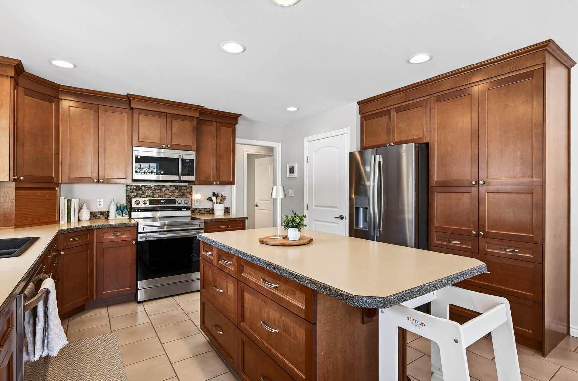 370 Wyndhaven Place, Clearwater, BC - Indoor Photo Showing Kitchen