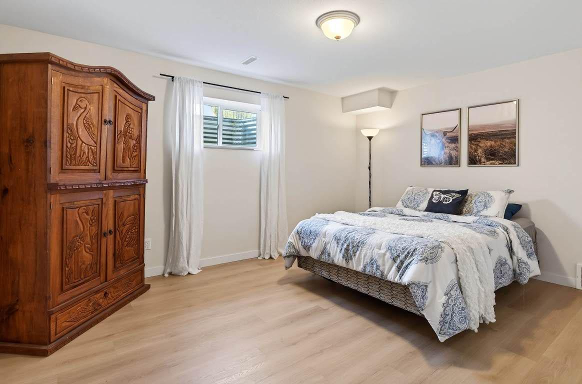 370 Wyndhaven Place, Clearwater, BC - Indoor Photo Showing Bedroom