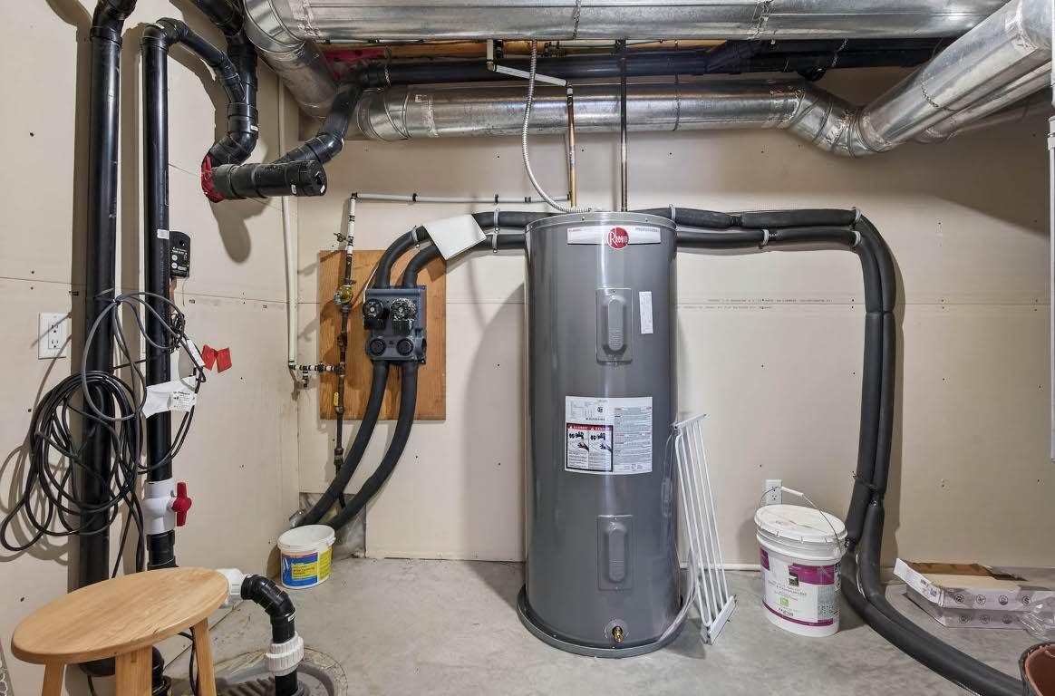 370 Wyndhaven Place, Clearwater, BC - Indoor Photo Showing Basement