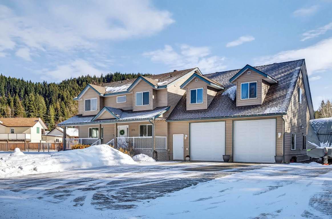 370 Wyndhaven Place, Clearwater, BC - Outdoor With Facade