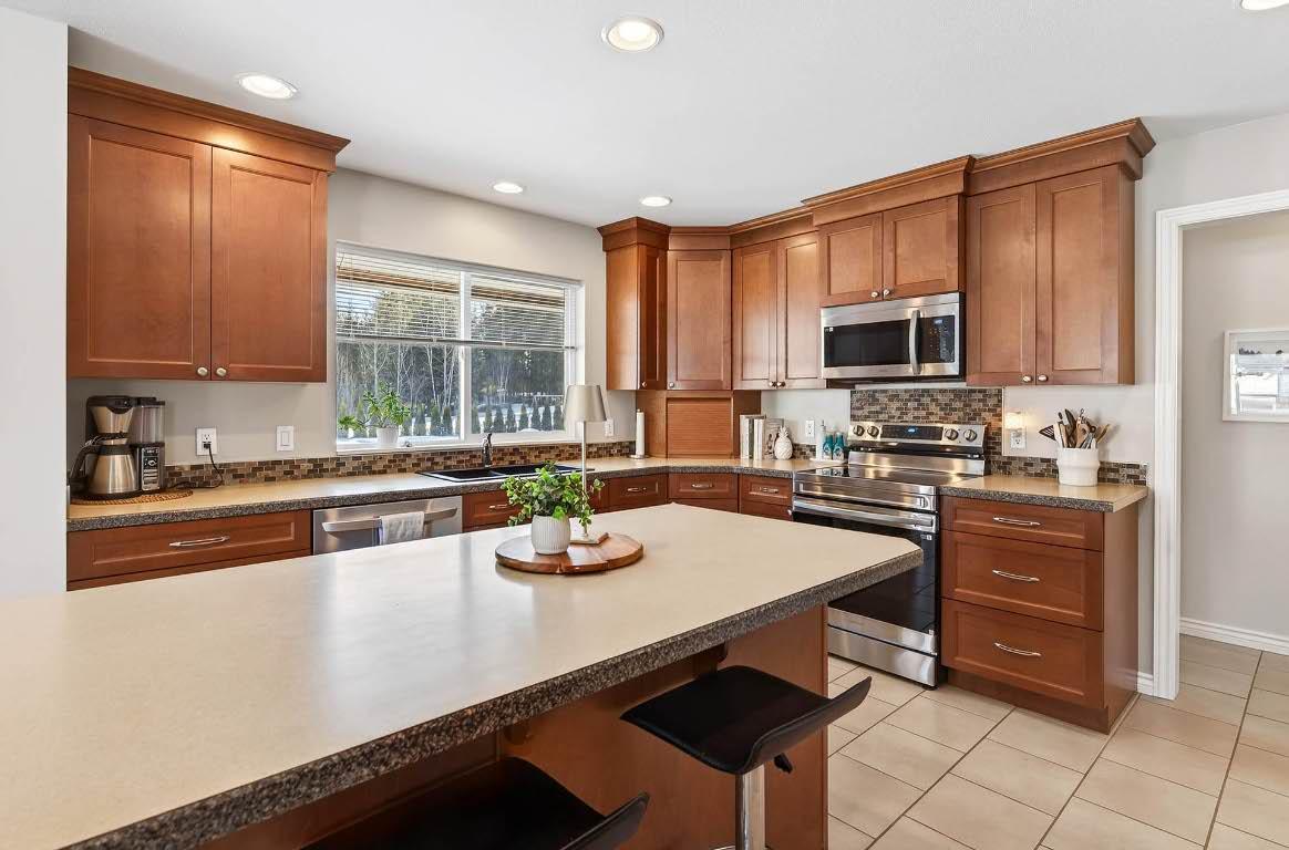 370 Wyndhaven Place, Clearwater, BC - Indoor Photo Showing Kitchen
