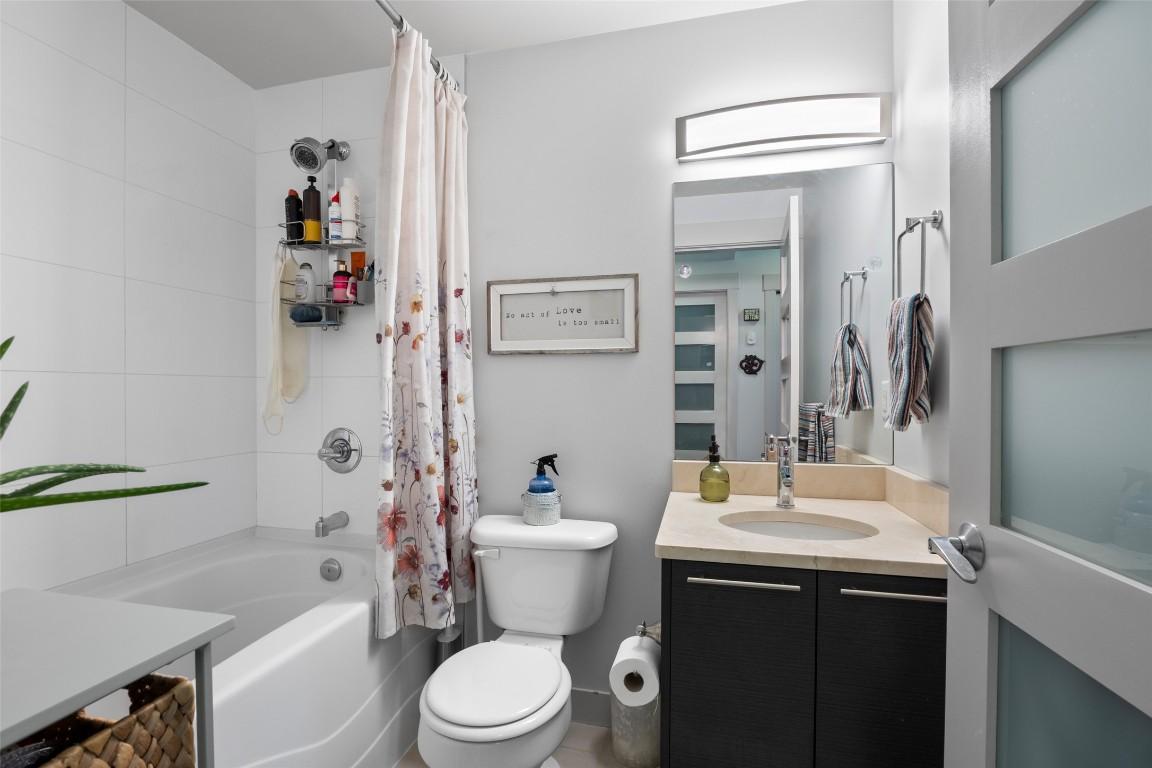 1306-1000 Talasa Way, Kamloops, BC - Indoor Photo Showing Bathroom