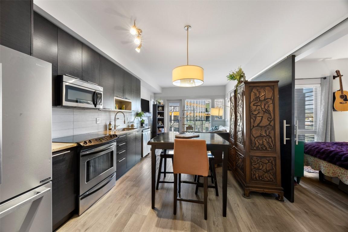 1306-1000 Talasa Way, Kamloops, BC - Indoor Photo Showing Kitchen With Upgraded Kitchen