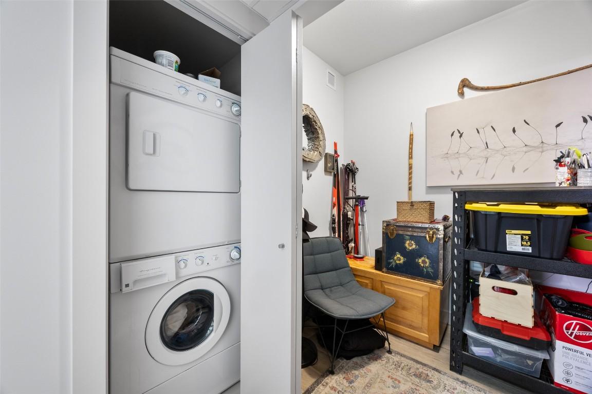 1306-1000 Talasa Way, Kamloops, BC - Indoor Photo Showing Laundry Room