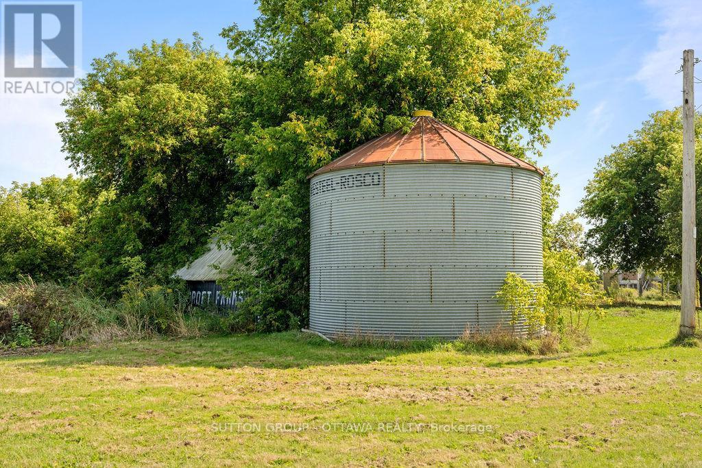 9420 Parkway Road, Ottawa, ON