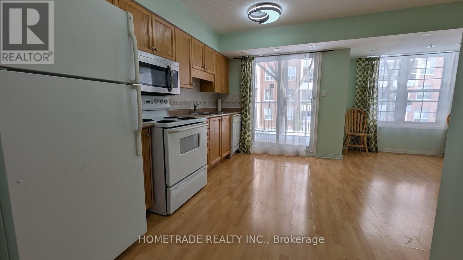 72 - 37 Four Winds Drive, Toronto, ON - Indoor Photo Showing Kitchen