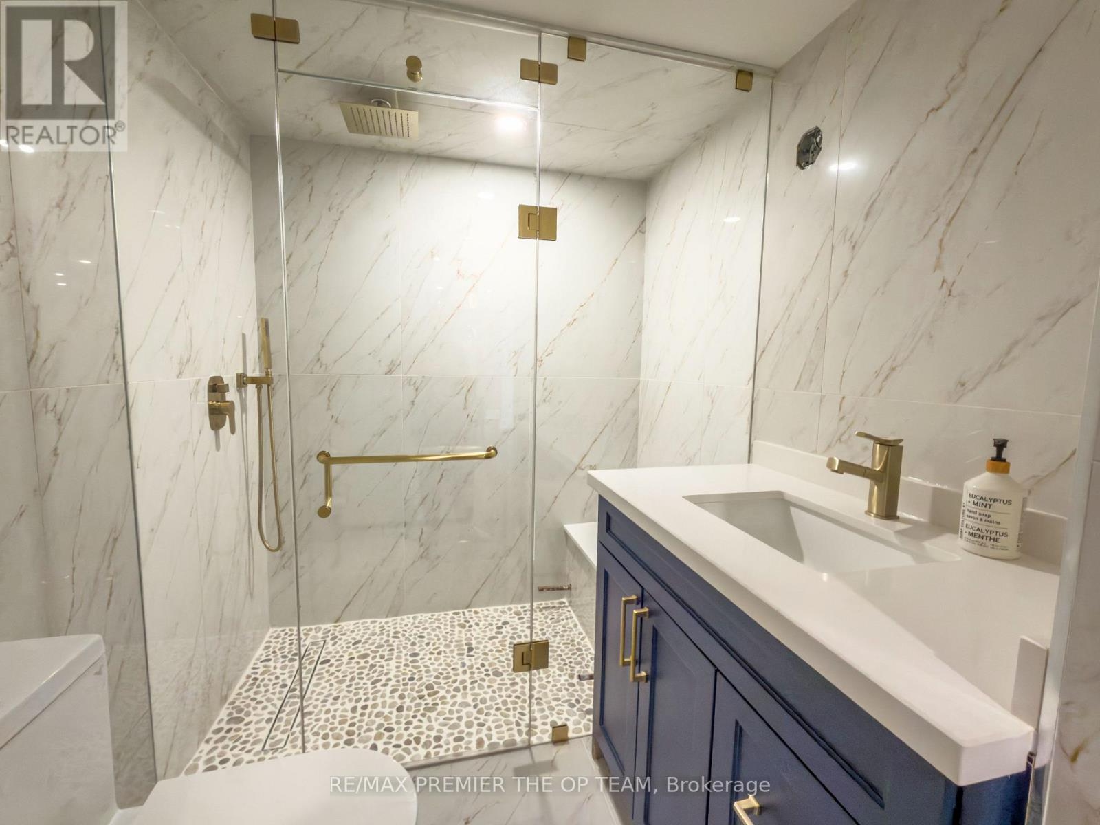 4 John Carroll Drive, Brampton, ON - Indoor Photo Showing Bathroom
