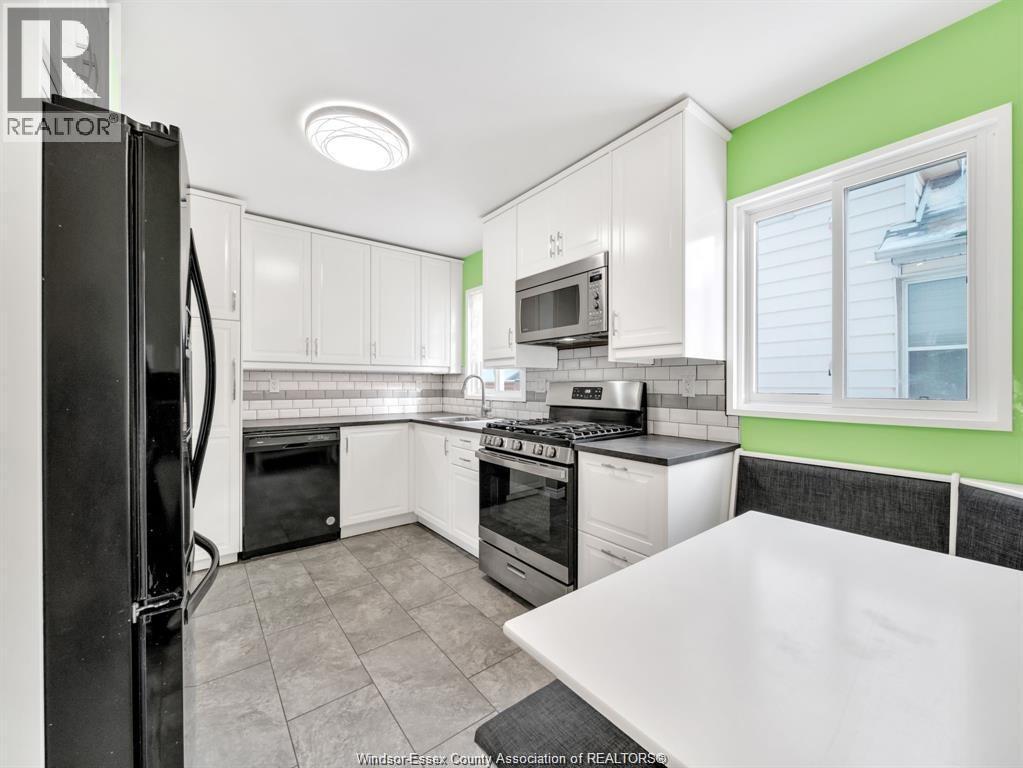 1484 Francois, Windsor, ON - Indoor Photo Showing Kitchen