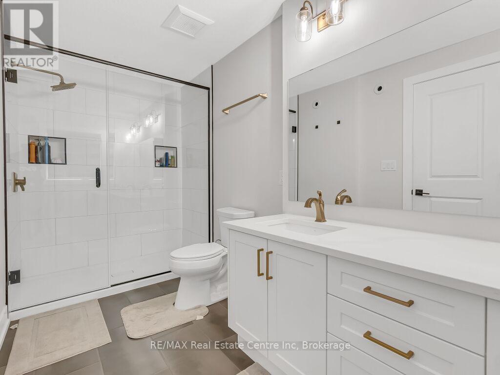 9 - 297 Whiting Street, Ingersoll (Ingersoll - South), ON - Indoor Photo Showing Bathroom