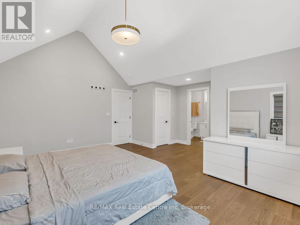 9 - 297 Whiting Street, Ingersoll (Ingersoll - South), ON - Indoor Photo Showing Bedroom