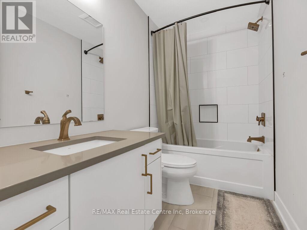 9 - 297 Whiting Street, Ingersoll (Ingersoll - South), ON - Indoor Photo Showing Bathroom