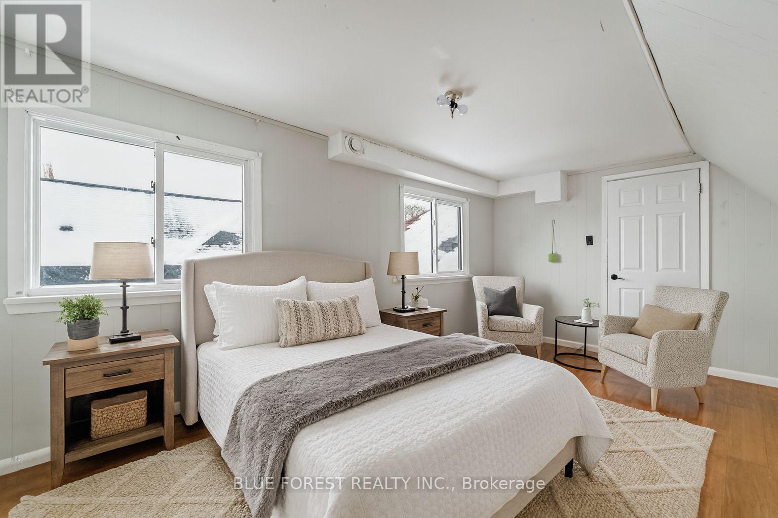 1026 Waterloo Street, London East (East B), ON - Indoor Photo Showing Bedroom