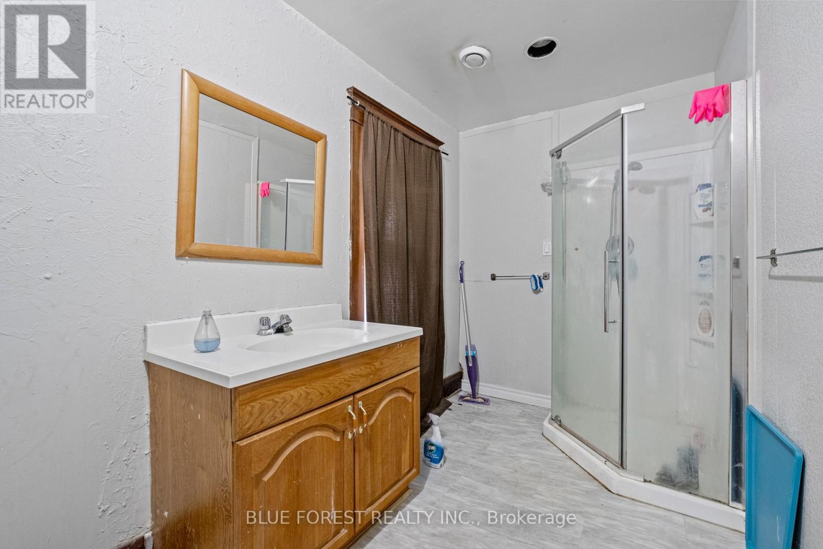 1026 Waterloo Street, London East (East B), ON - Indoor Photo Showing Bathroom