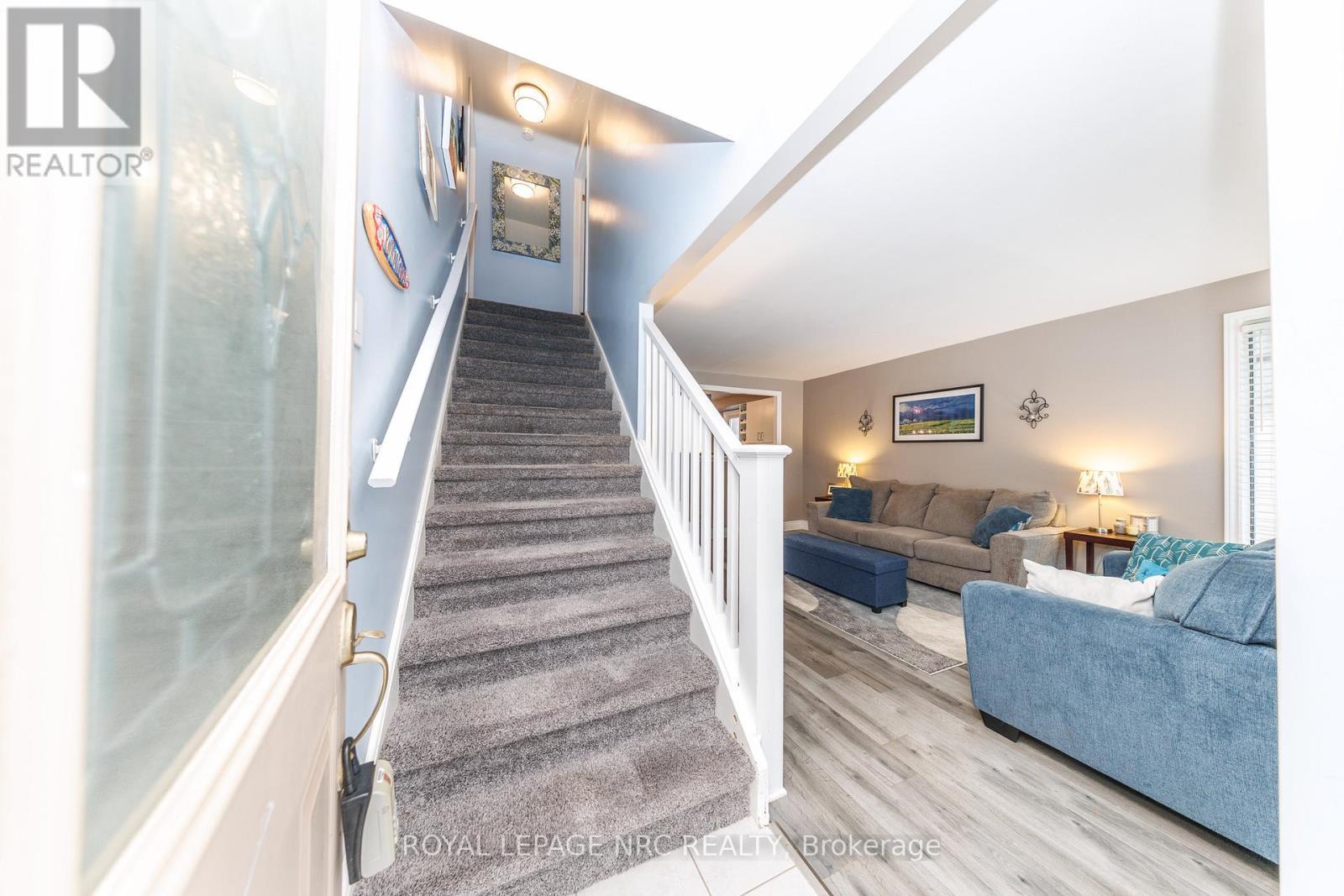 Extra Wide Staircase - 40 Shakespeare Avenue, St. Catharines (Haig), ON - Indoor Photo Showing Other Room