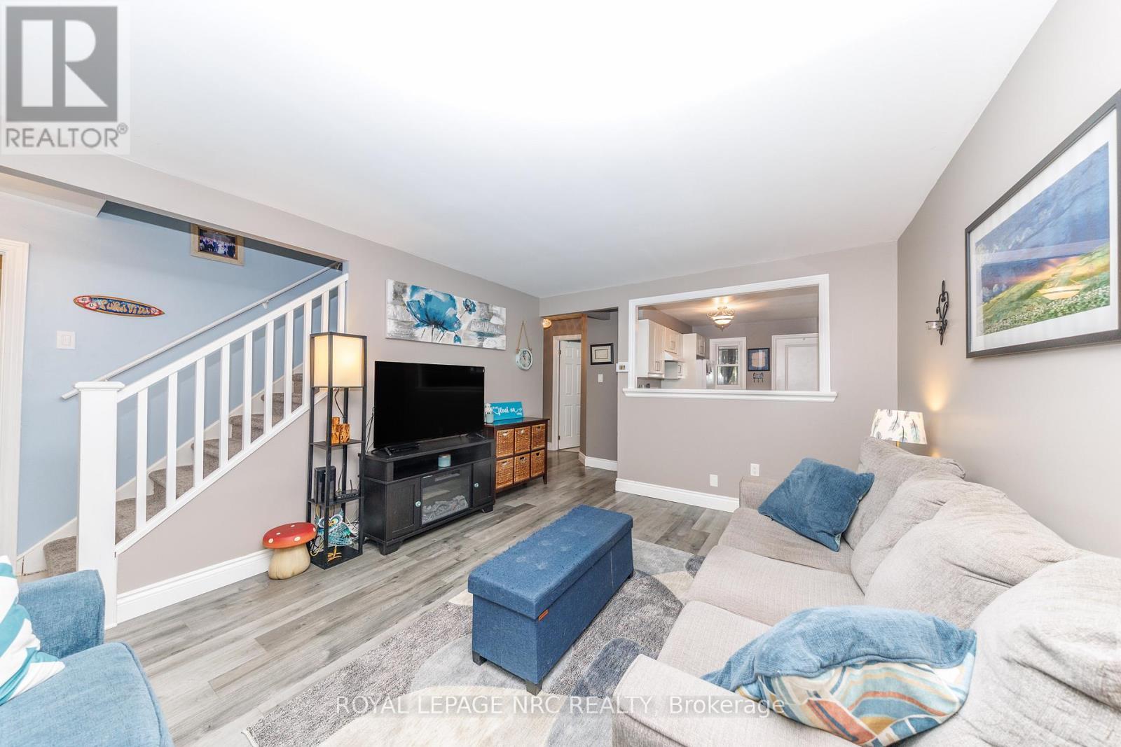 40 Shakespeare Avenue, St. Catharines (Haig), ON - Indoor Photo Showing Living Room