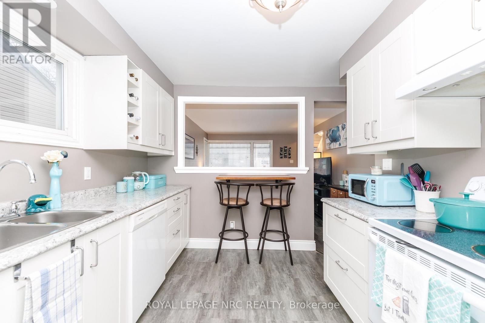 Collapsible Breakfast Bar - 40 Shakespeare Avenue, St. Catharines (Haig), ON - Indoor Photo Showing Kitchen With Double Sink