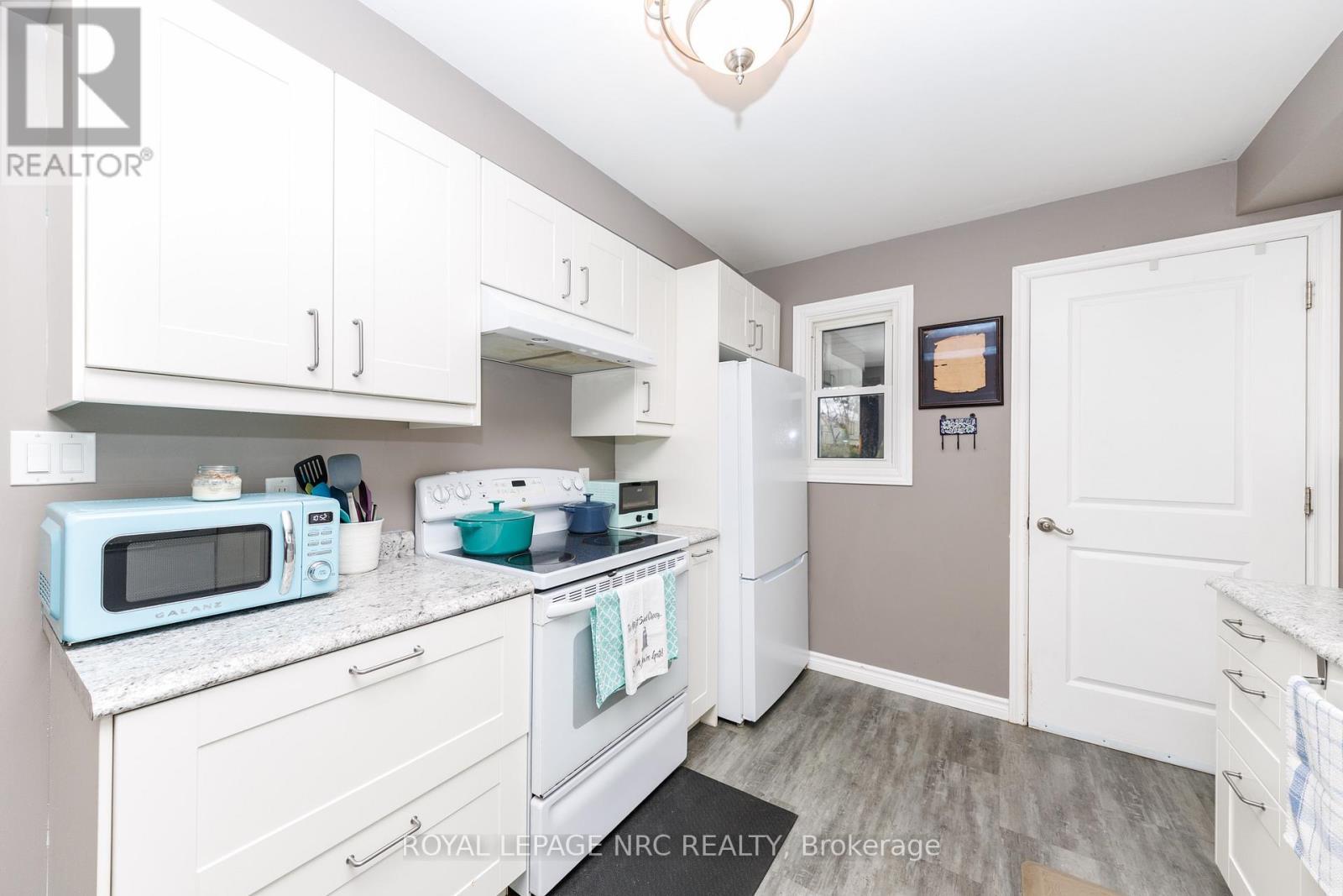 40 Shakespeare Avenue, St. Catharines (Haig), ON - Indoor Photo Showing Kitchen