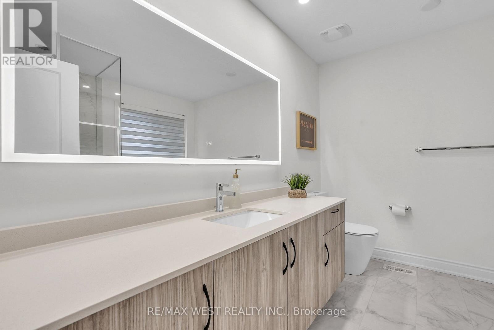 110 Scarlet Way, Bradford West Gwillimbury, ON - Indoor Photo Showing Bathroom