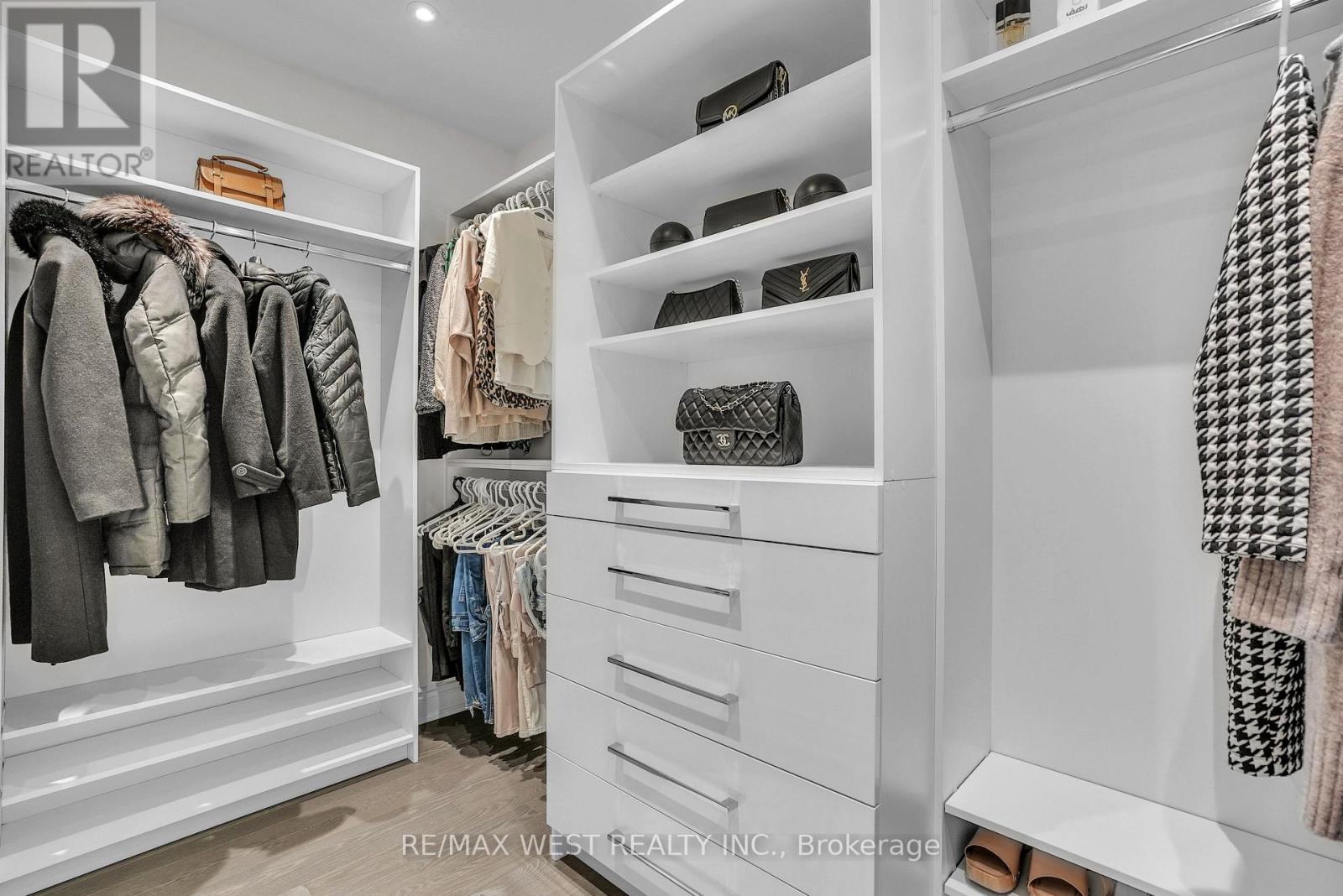 110 Scarlet Way, Bradford West Gwillimbury, ON - Indoor With Storage