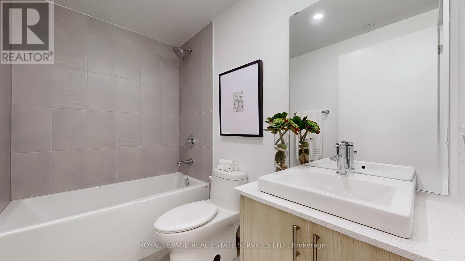 213 - 1195 The Queensway, Toronto, ON - Indoor Photo Showing Bathroom