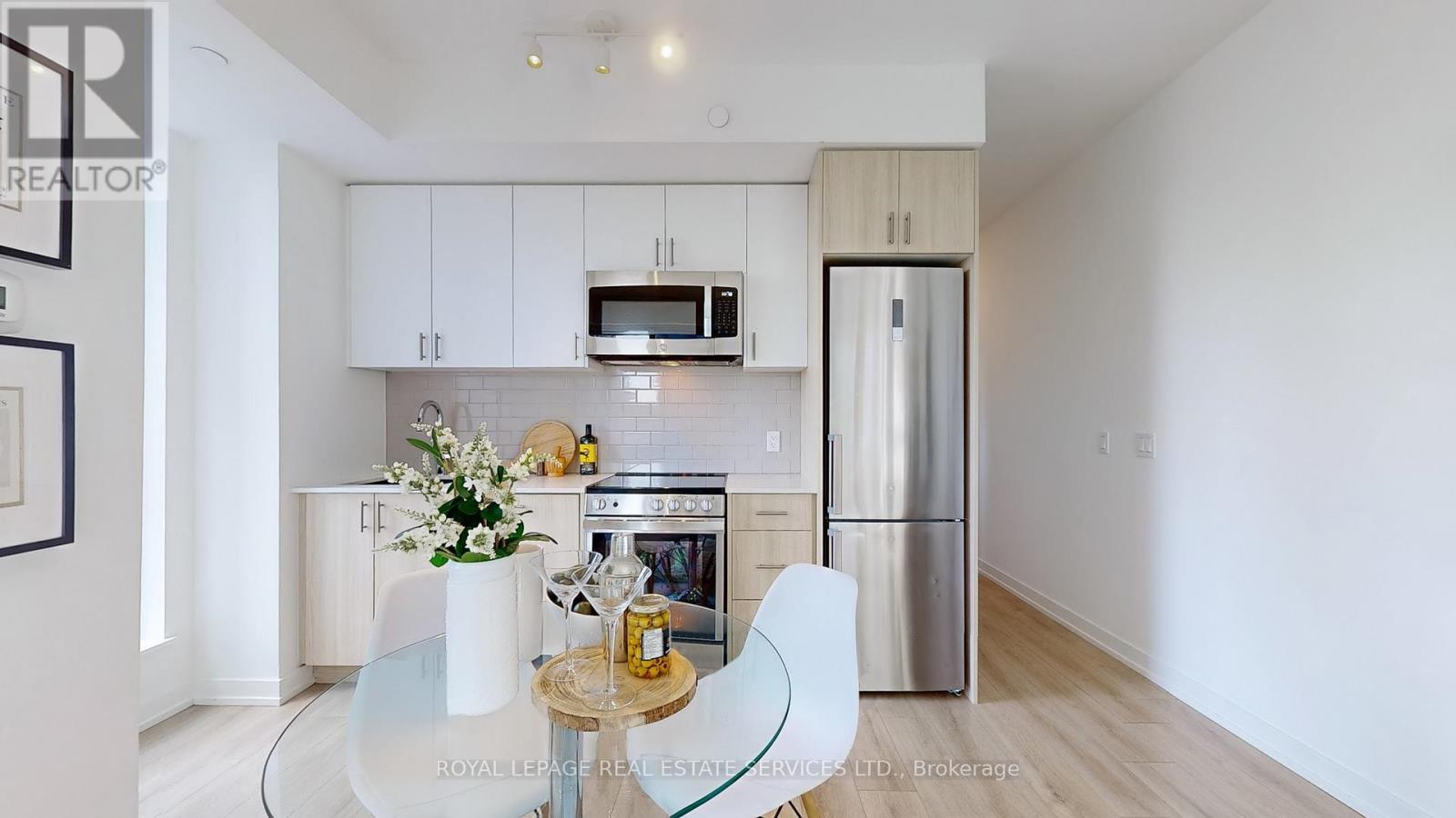213 - 1195 The Queensway, Toronto, ON - Indoor Photo Showing Kitchen