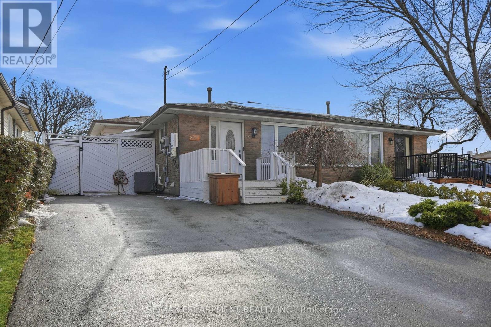 8 Elmore Drive N, Hamilton, ON - Outdoor