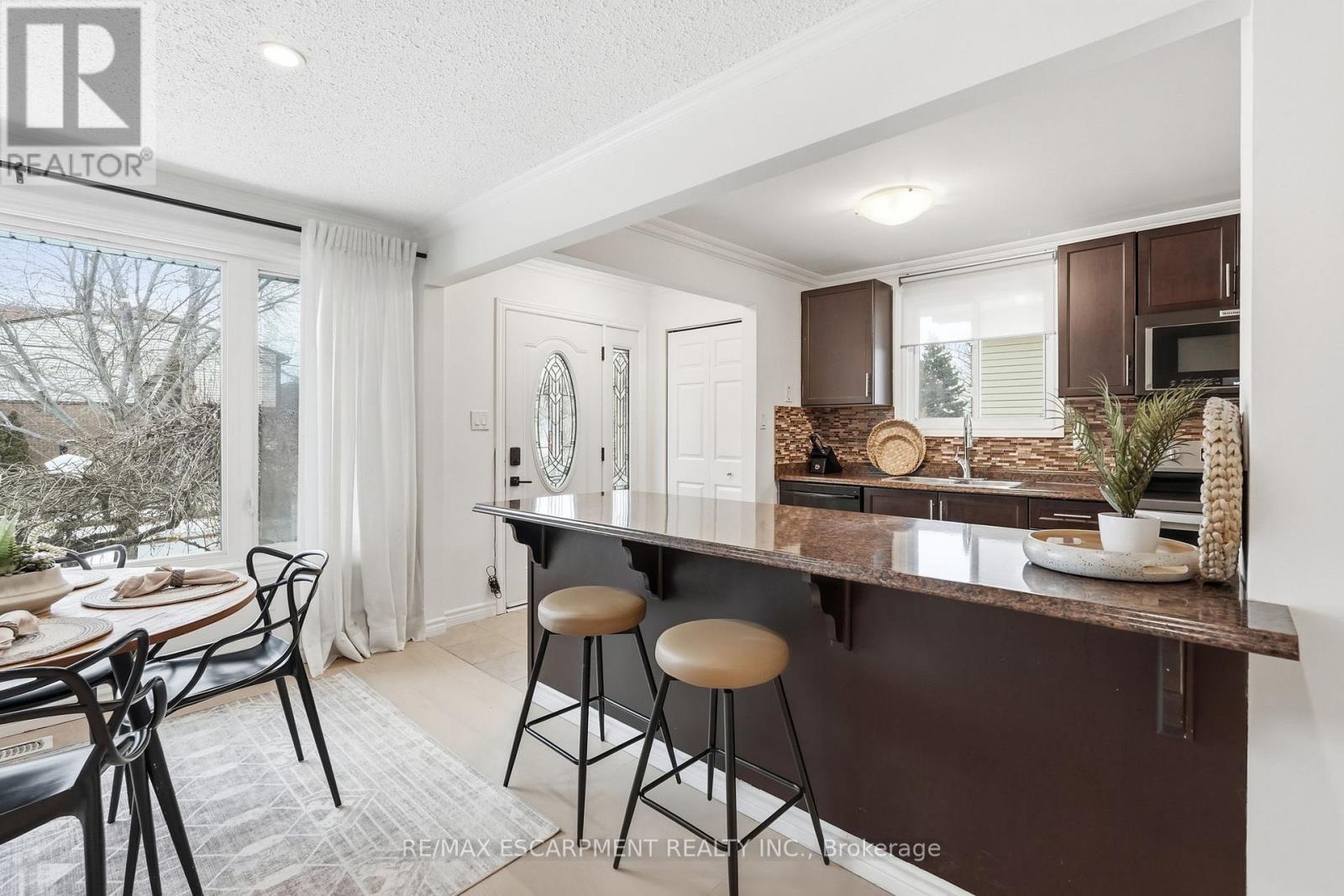 8 Elmore Drive N, Hamilton, ON - Indoor