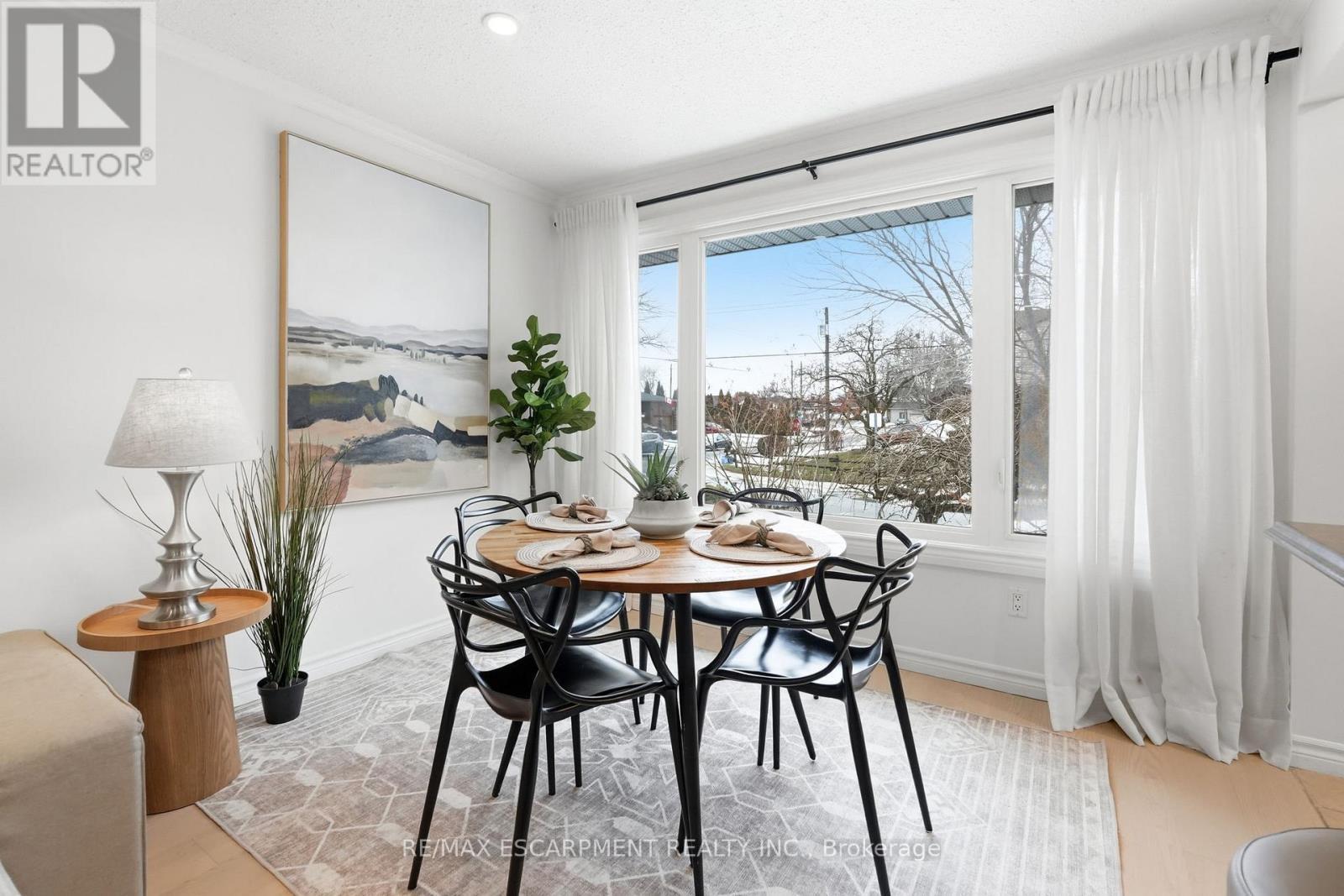 8 Elmore Drive N, Hamilton, ON - Indoor Photo Showing Dining Room