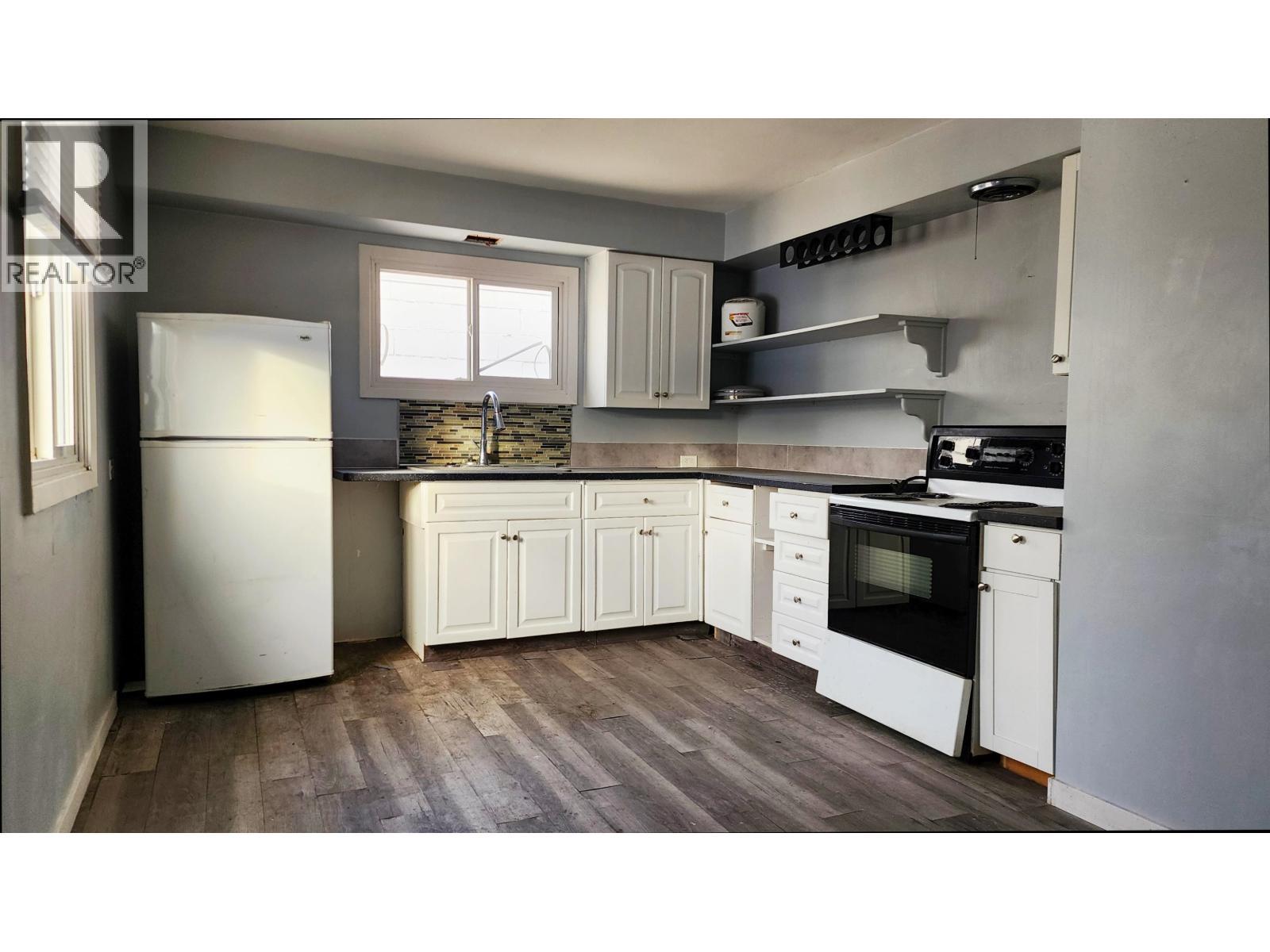 825 2Nd Avenue, Prince George, BC - Indoor Photo Showing Kitchen