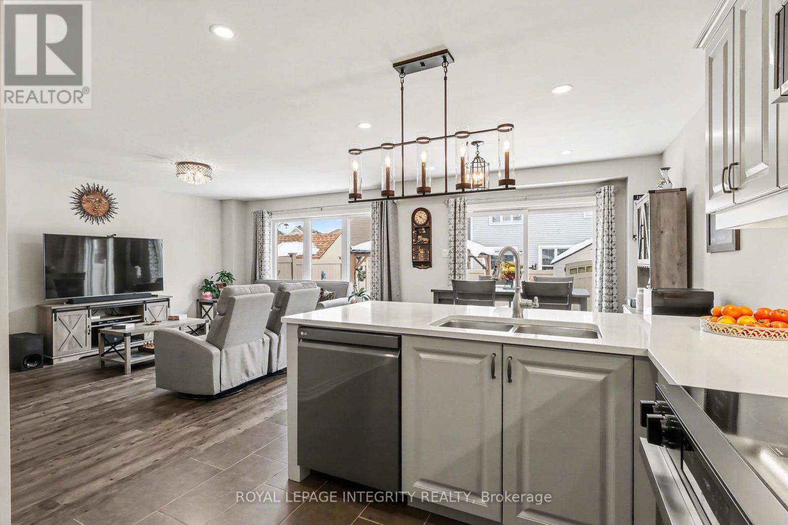 536 Arum Terrace, Ottawa, ON - Indoor Photo Showing Kitchen With Double Sink