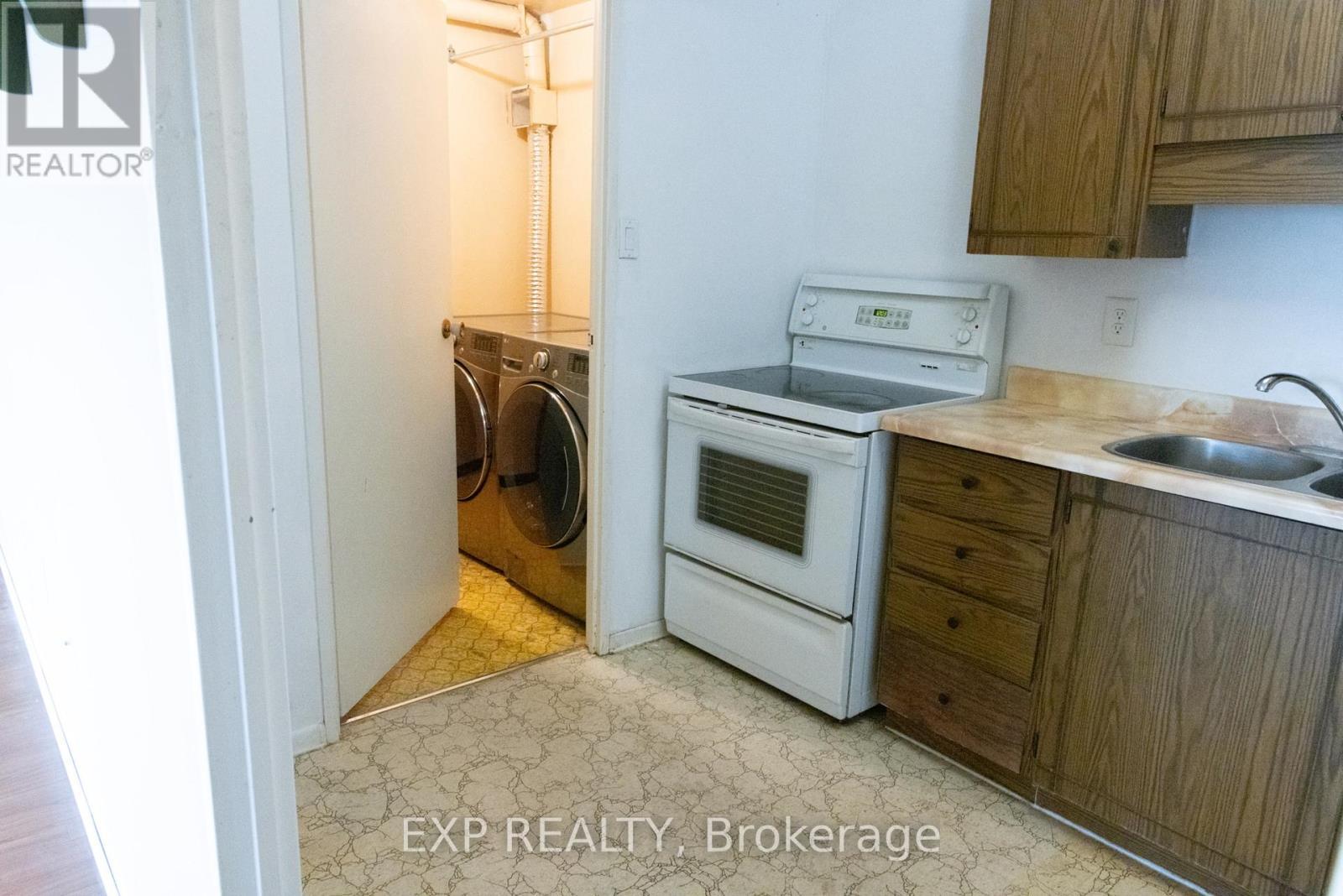 608 - 475 The West Mall, Toronto (Etobicoke West Mall), ON - Indoor Photo Showing Laundry Room