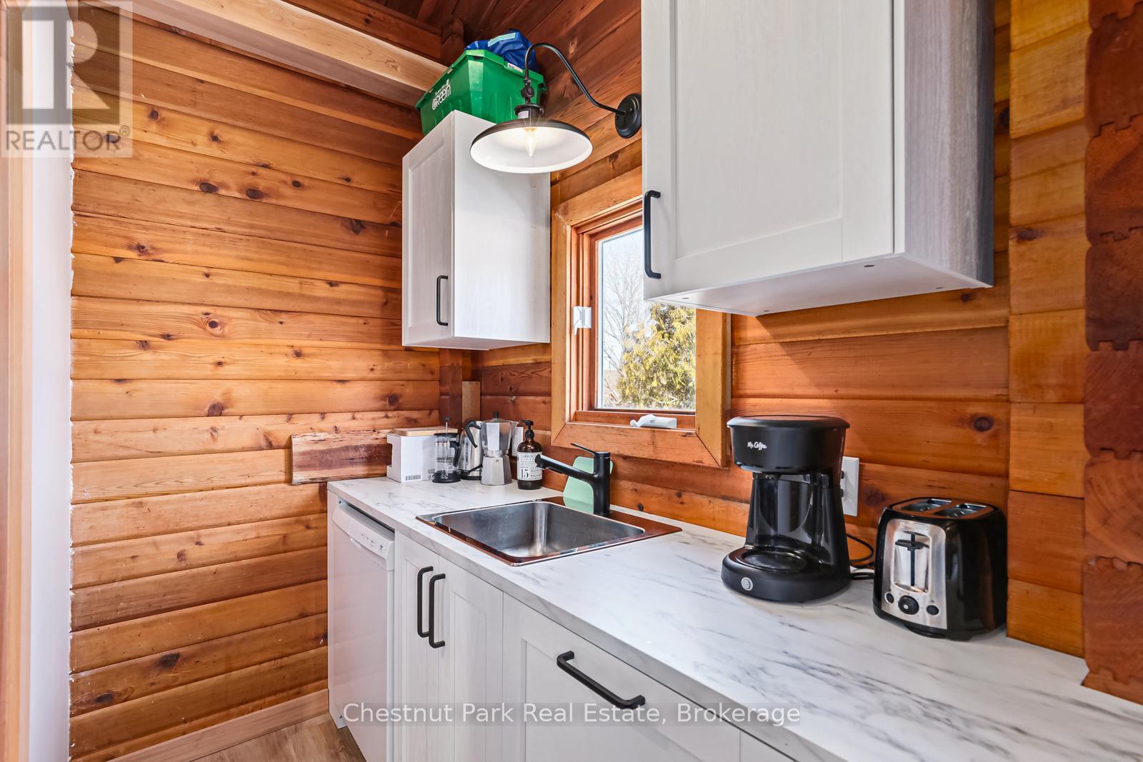 Spacious kitchen on second floor - 160 Wensley Drive, Blue Mountains, ON - Indoor Photo Showing Kitchen