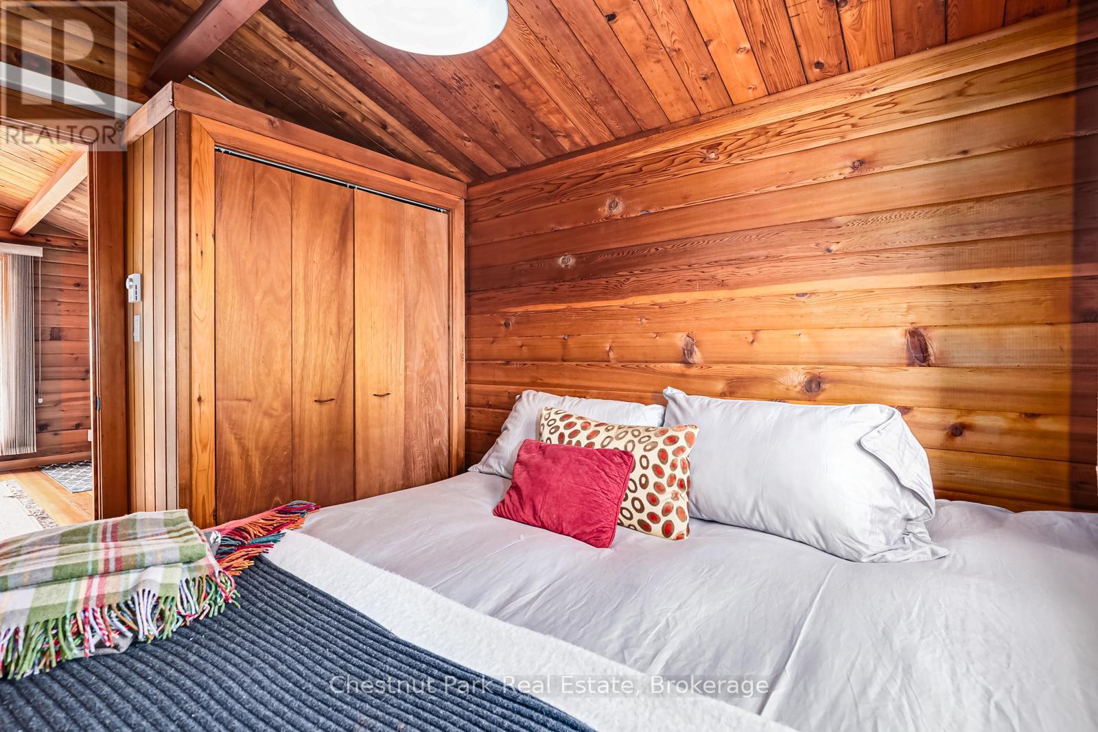 Another view of the bedroom on second floor - 160 Wensley Drive, Blue Mountains, ON - Indoor Photo Showing Bedroom
