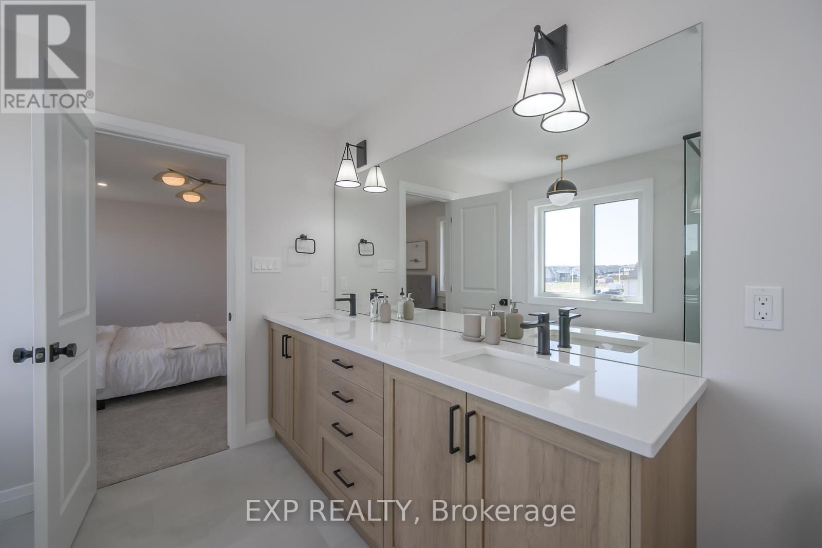 1604 Vandusen Court, London North (North C), ON - Indoor Photo Showing Bathroom
