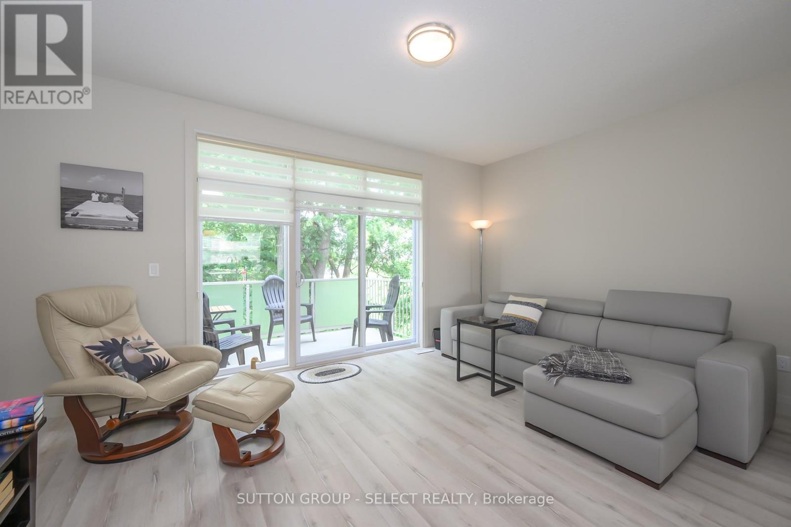 43 - 1040 Coronation Drive, London North (North I), ON - Indoor Photo Showing Living Room