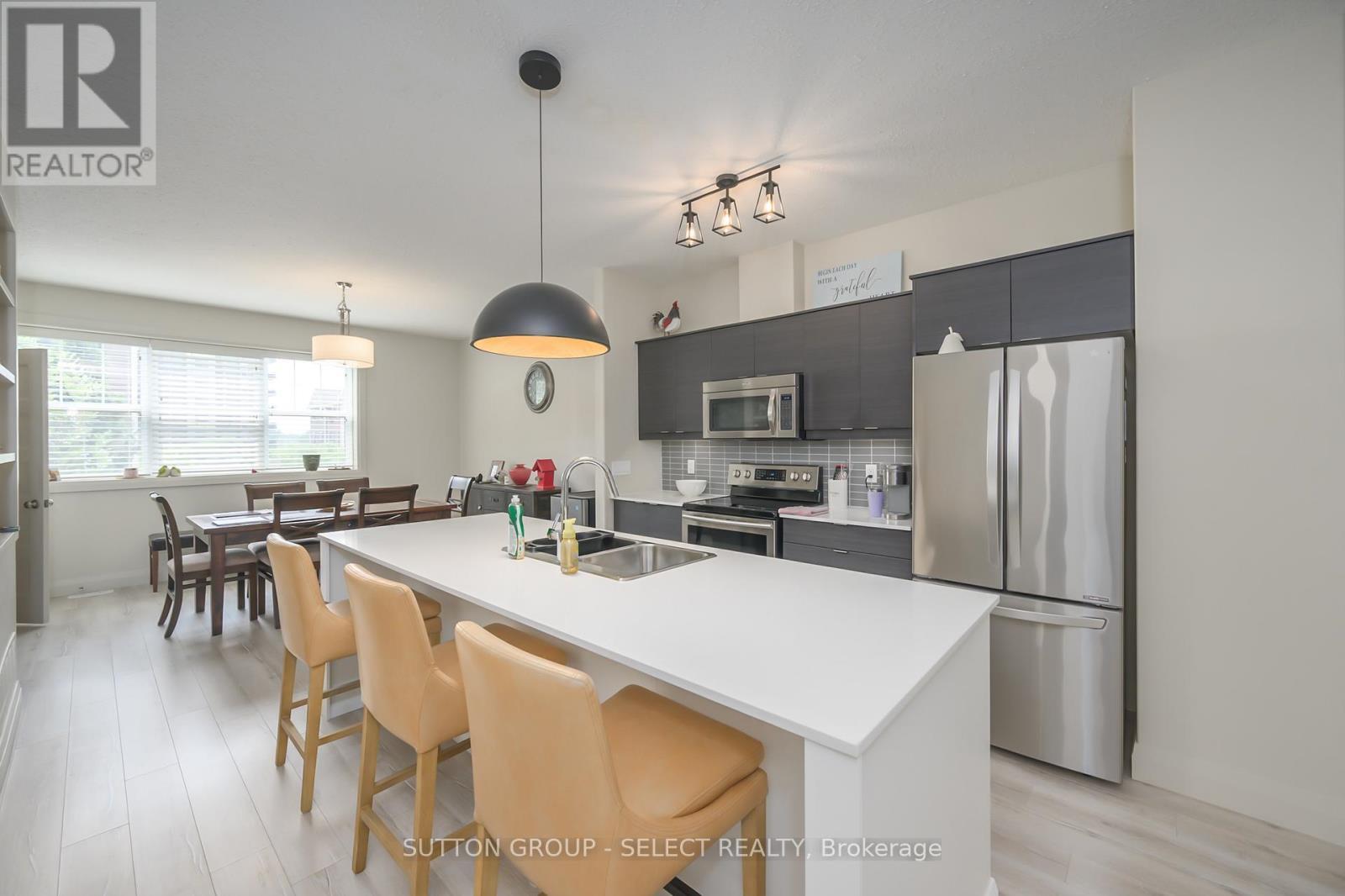 43 - 1040 Coronation Drive, London North (North I), ON - Indoor Photo Showing Kitchen With Double Sink With Upgraded Kitchen