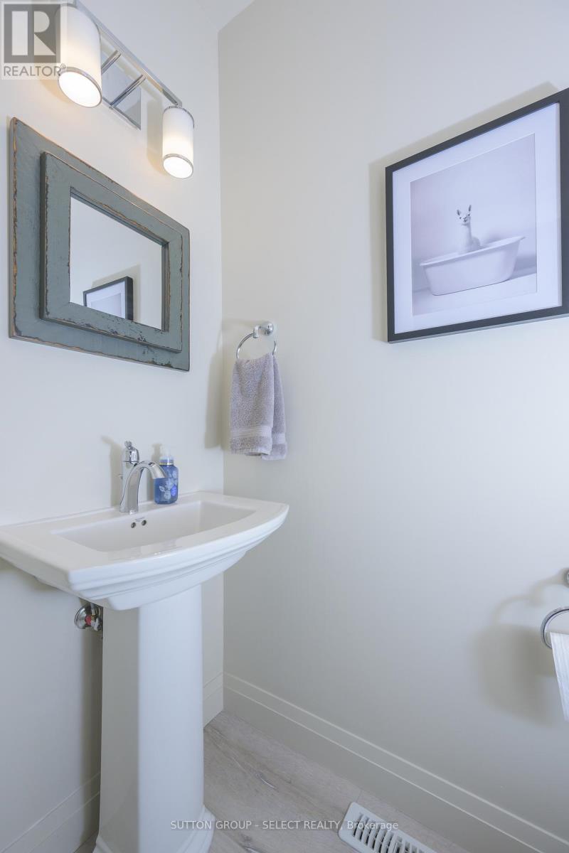 43 - 1040 Coronation Drive, London North (North I), ON - Indoor Photo Showing Bathroom