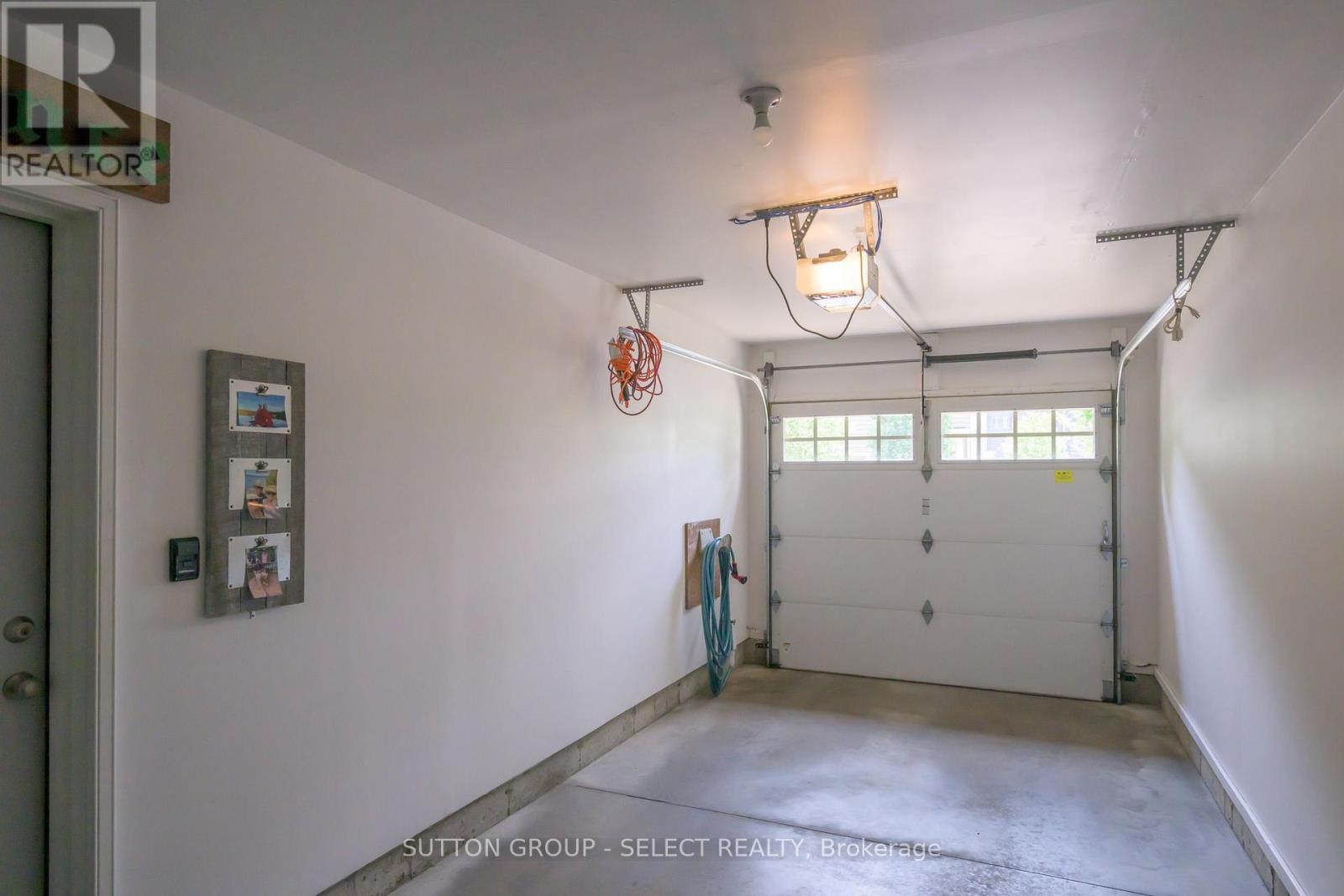 43 - 1040 Coronation Drive, London North (North I), ON - Indoor Photo Showing Garage