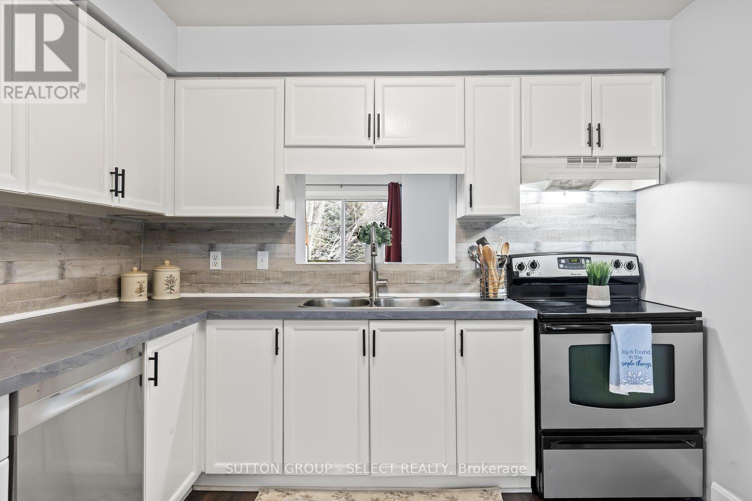 43 - 9 Ailsa Place, London South (South J), ON - Indoor Photo Showing Kitchen With Double Sink